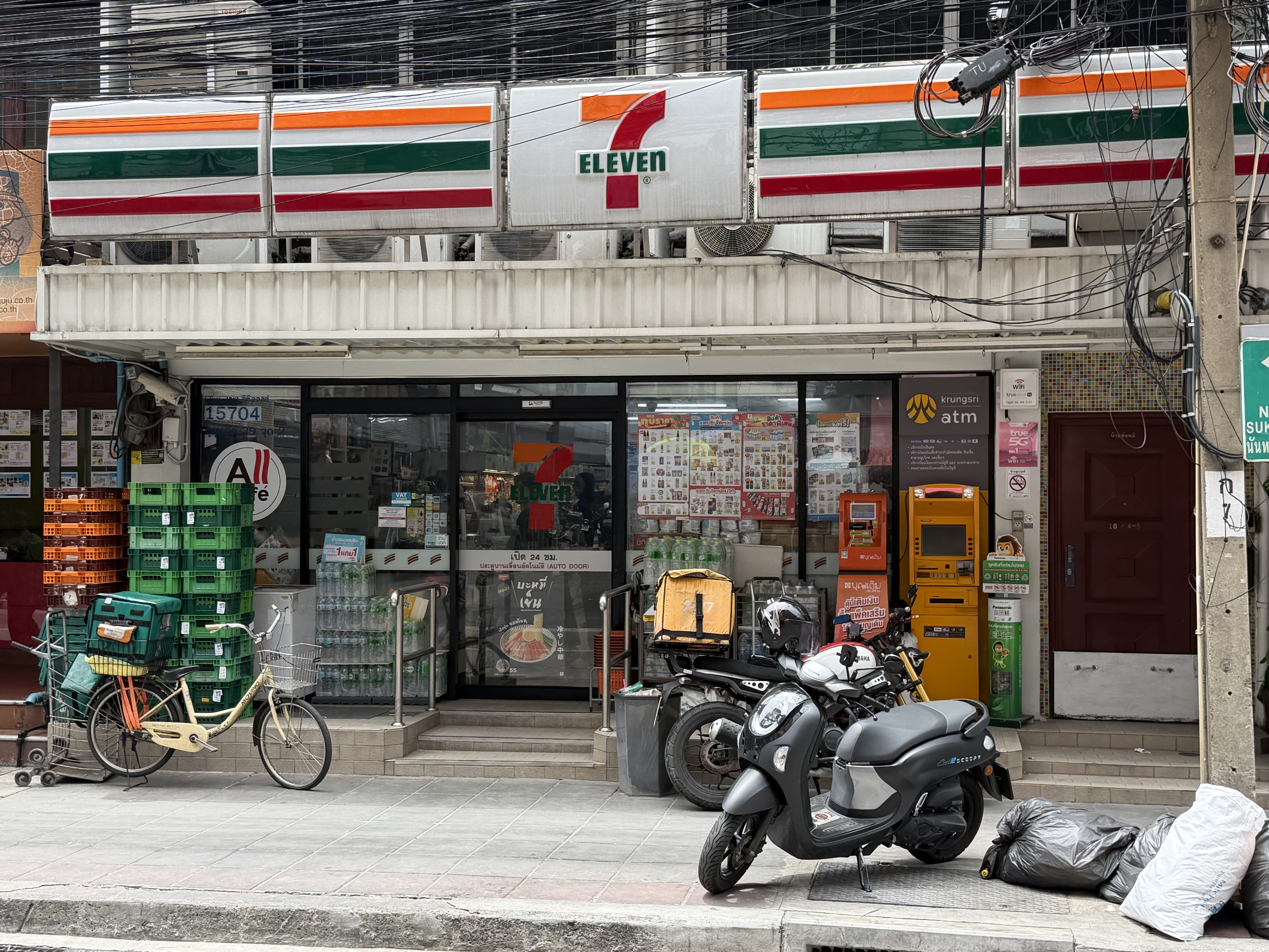 7-Eleven convenience store on Sukhumvit Soi 39 Bangkok - exterior