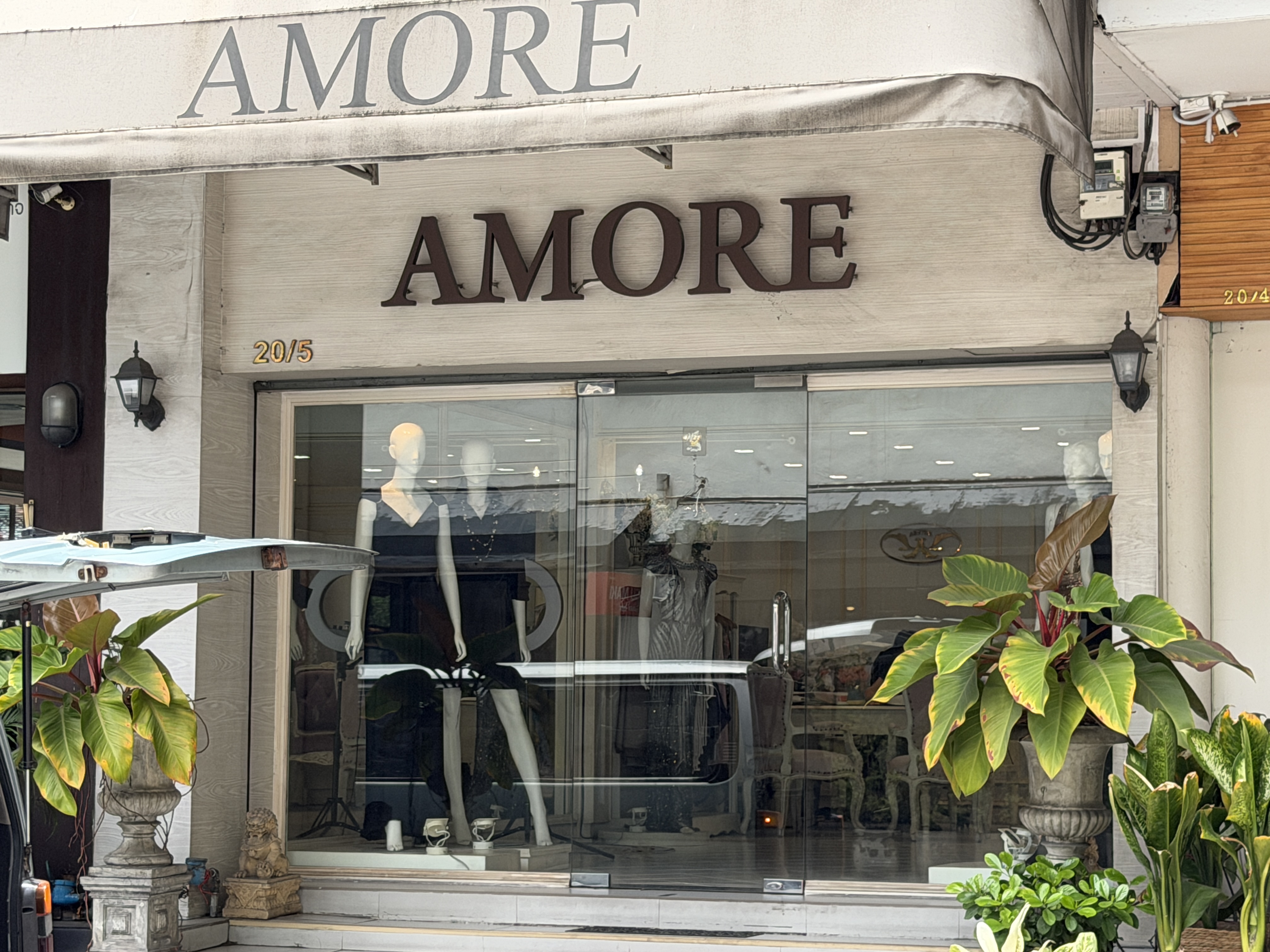 Amore restaurant on Sukhumvit Soi 39 Bangkok - exterior storefront